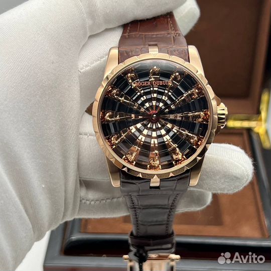 Часы Roger Dubuis