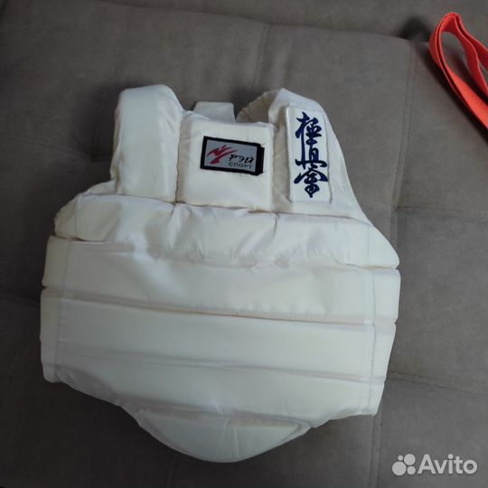 Кимоно и комплект защиты для карате