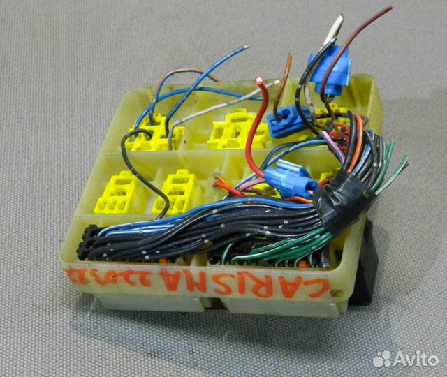 Блок реле Mitsubishi Carisma