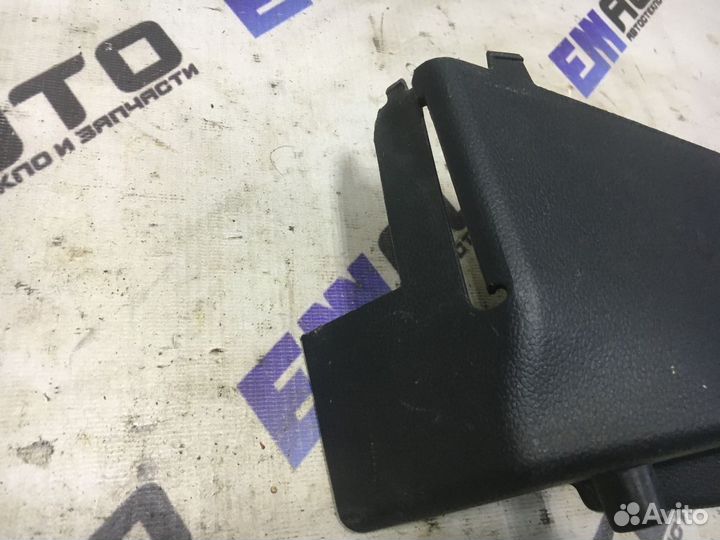 Кронштейн полки багажника правый Киа Сид 2