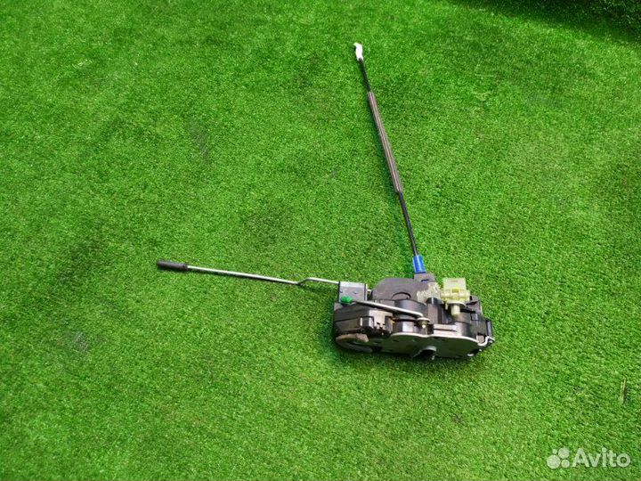 Замок двери передний правый Chevrolet Cruze T300