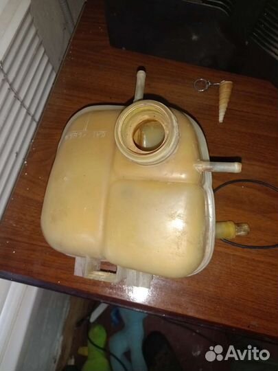 Расширительный бачок Опель zafira.а