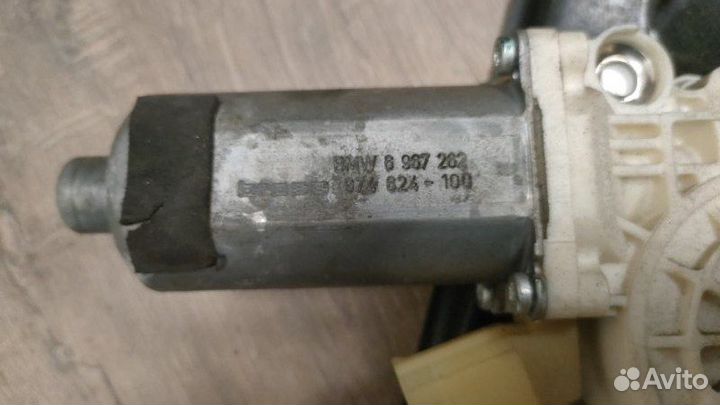 Стеклоподъемник правый Bmw X5 E70 N62N 4.8I 2010