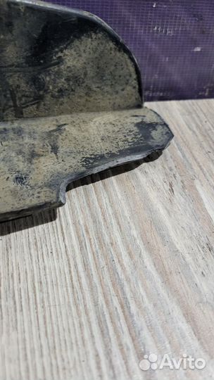 Брызговик передний Hyundai IX35 Прав