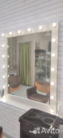 Гримерное зеркало с лампочками