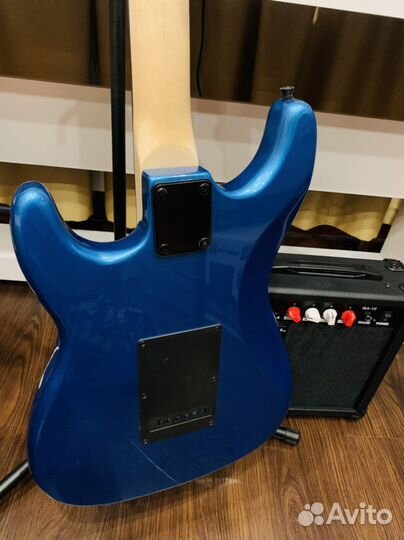 Электрогитара Stratocaster с Комбиком 15 ват