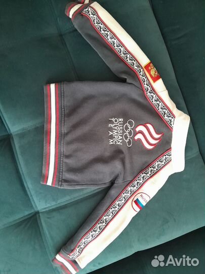 Вещи на мальчика.Костюм,джинсы,кофта,куртка,желет