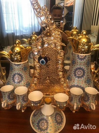 Картины, люстра,вазы