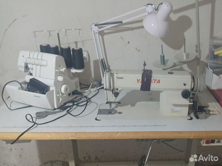 Швейная машинка и оверлок бытовой