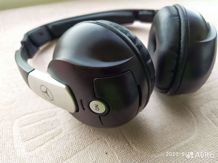 Наушники Mercedes Benz