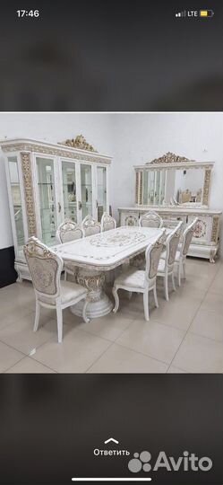 Стол и стулья