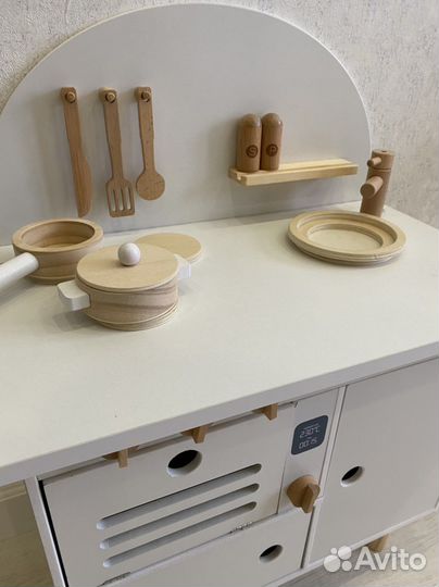 Детская деревянная кухня