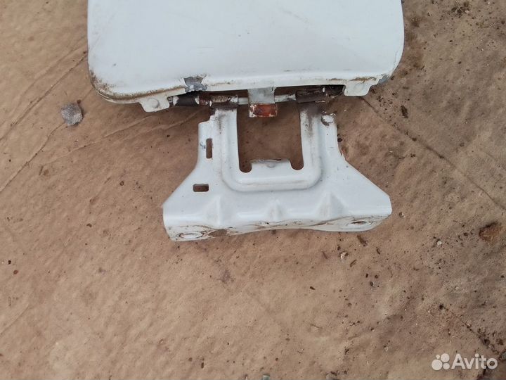 Лючок бензобака LADA Vesta дефект