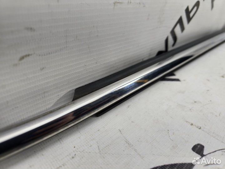 Молдинг двери передний левый Toyota Camry 50