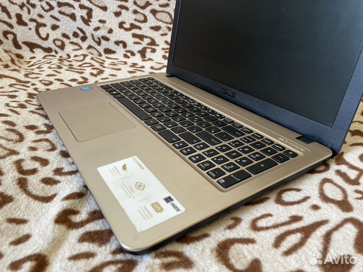 Шустрый ноутбук asus 4 ядра с SSD диском