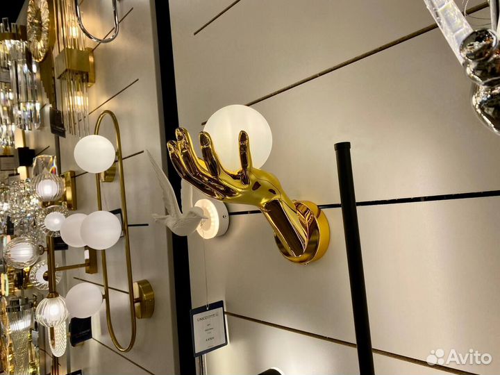 Дизайнерский настенный светильник