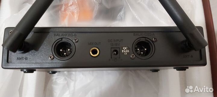 Радиосистема с двумя вокальными микрофонами