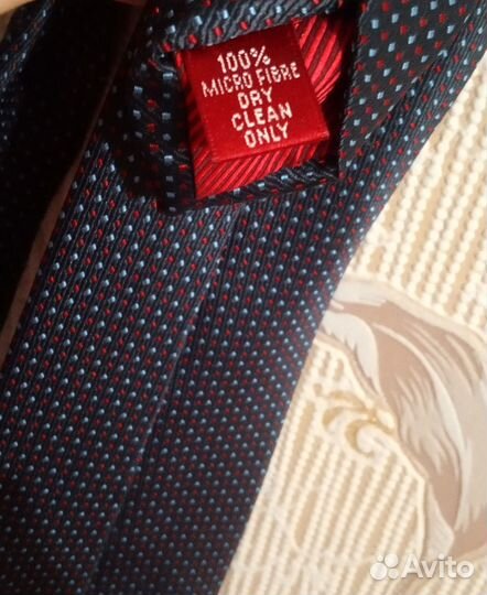 Мужской галстук зачётного цвета