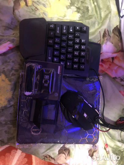 Игровая консоль