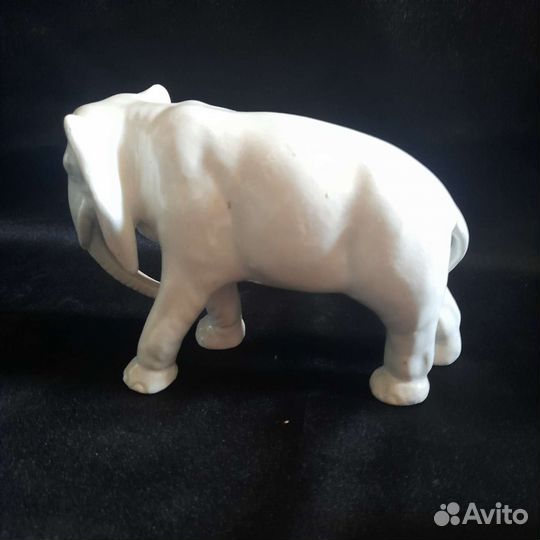 Редкая фарфоровая статуэтка Слон