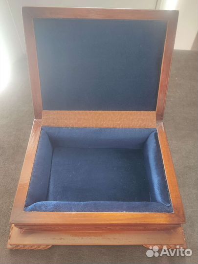 Шкатулка резная деревянная