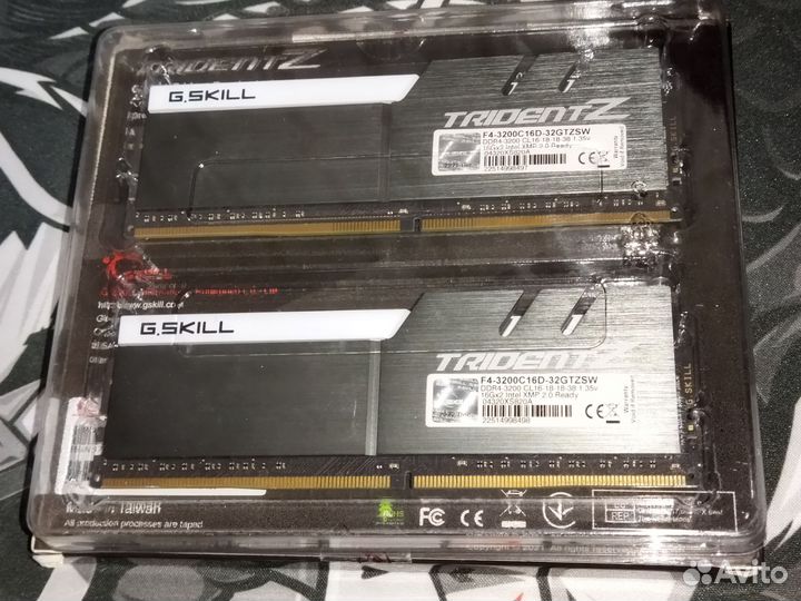 G. Skill Trident Z F4-3200C16D-32gtzsw