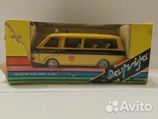 Коллекционная модель RAF 2203 