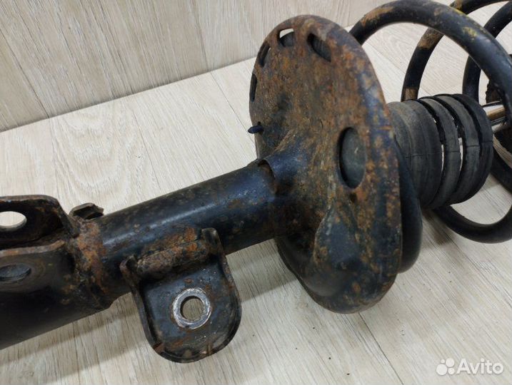 Амортизатор/стойка передняя правая Toyota Corolla