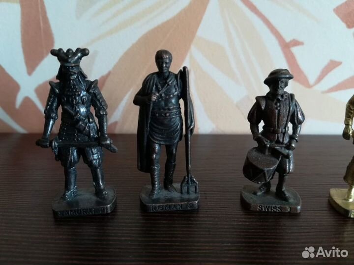 Фигурки Kinder Surprise