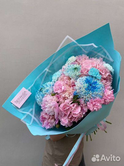 Букет из гортензий и пионов