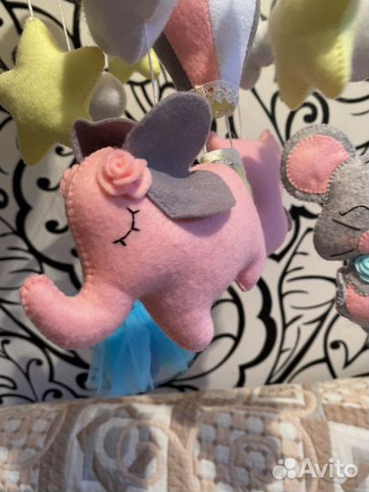 Мобиль на кроватку из фетра