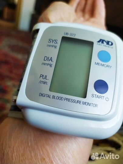 Тонометр на запястье and ub-322, япония