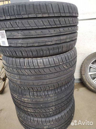 RoadX RXMotion U11 275/40 R20 и 315/35 R20