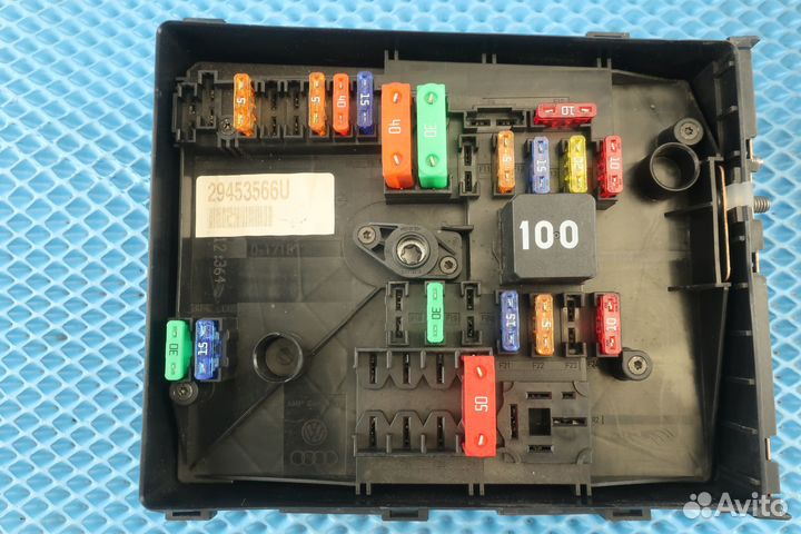 Блок предохранителей VW Golf 6 1K0937125D