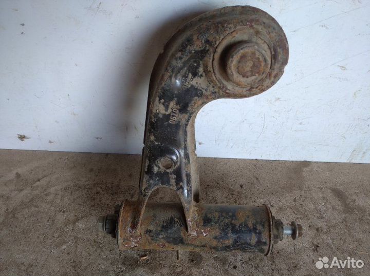 Рычаг подвески верхний передний левый