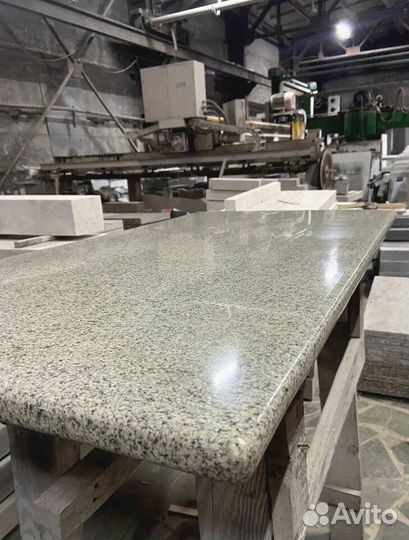 Гранитный подоконник