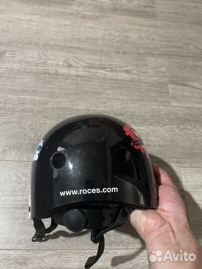 Шлем для роликов roces