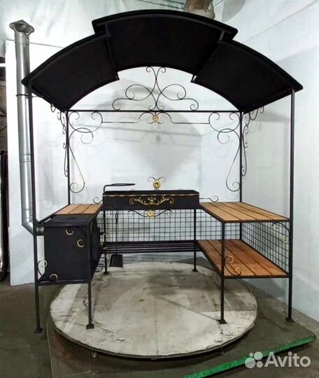 Мангал с крышей