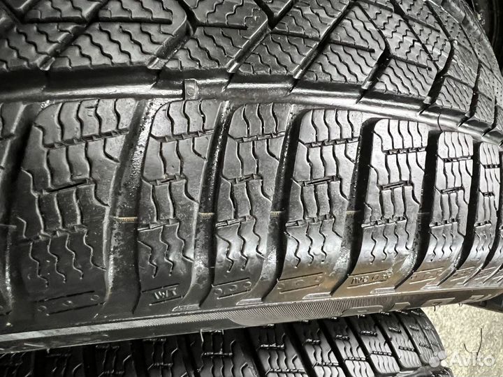 Pirelli Scorpion Winter RFT 245/45 R18