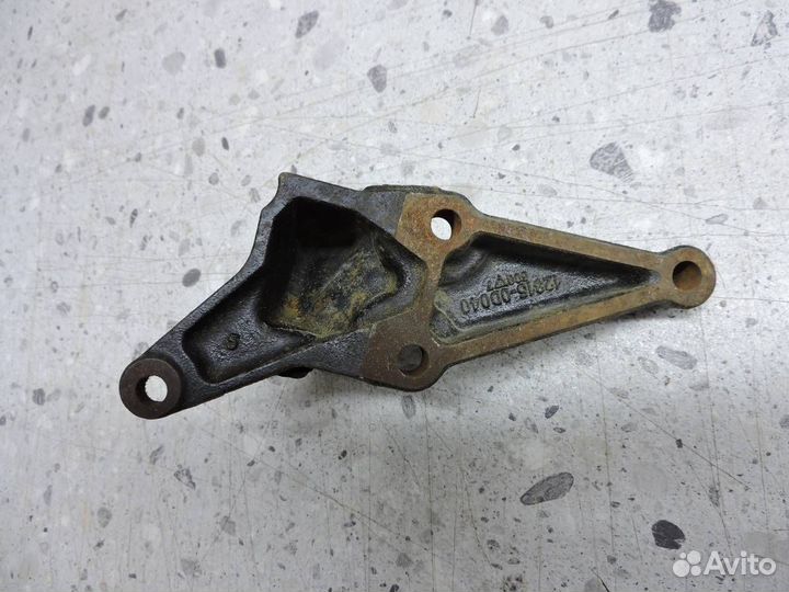 Кронштейн двигателя правый Toyota Avensis T250 200