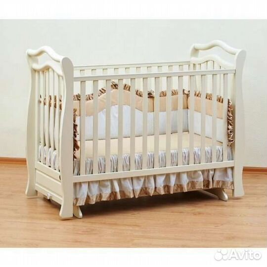 Кровать с маятником+ комод