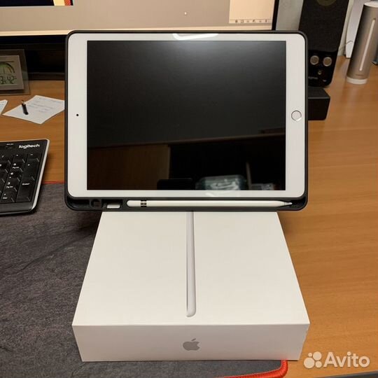 Apple iPad 8 (2020) 32GB PCT + Pencil 1 + чехлы