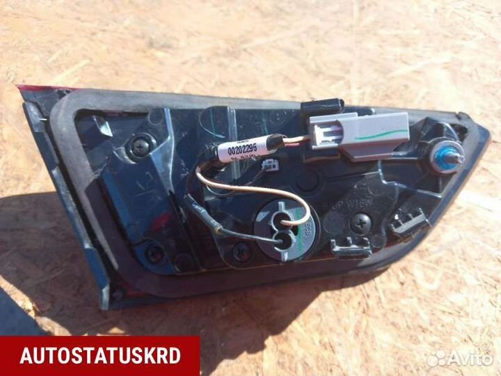 Фонарь крышки багажника правый 84595945 Chevrolet Malibu 9 0