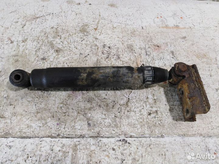 Амортизатор задний правый