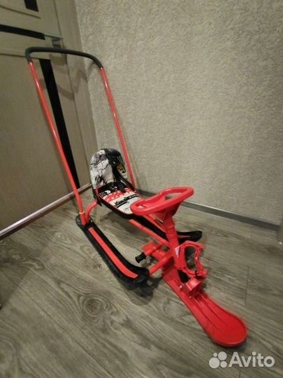 Детский снегокат со спинкой