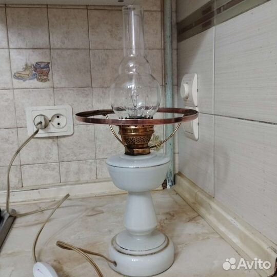 Лампа настольная. Молочное стекло. Винтаж