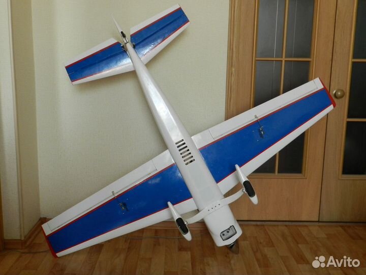 Радиоуправляемая модель самолета