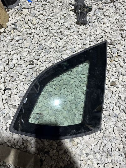 Renault Capture задняя форточка