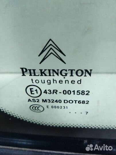 Стекло кузовное глухое левое Citroen C4 2005-2011