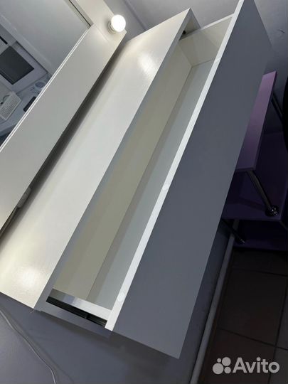 Туалетный столик белый